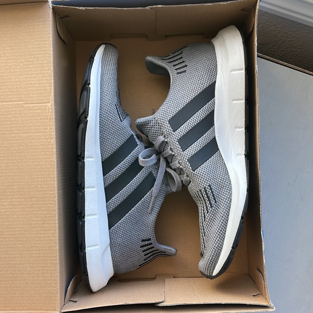 Adidas Swift Run Grey Black